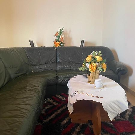 Km'S Cozy Spacious Calm Appart Meuble Yaounde Ngoại thất bức ảnh