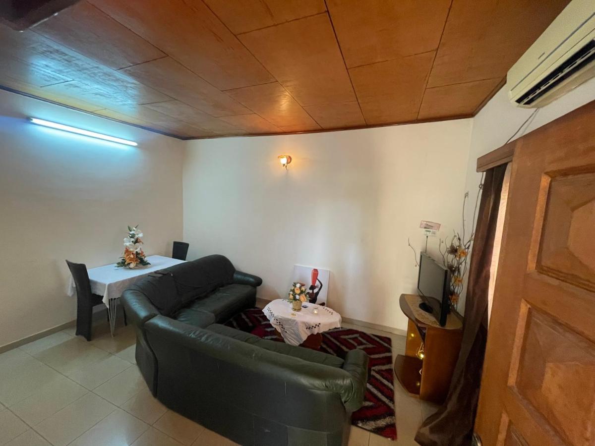 Km'S Cozy Spacious Calm Appart Meuble Yaounde Ngoại thất bức ảnh