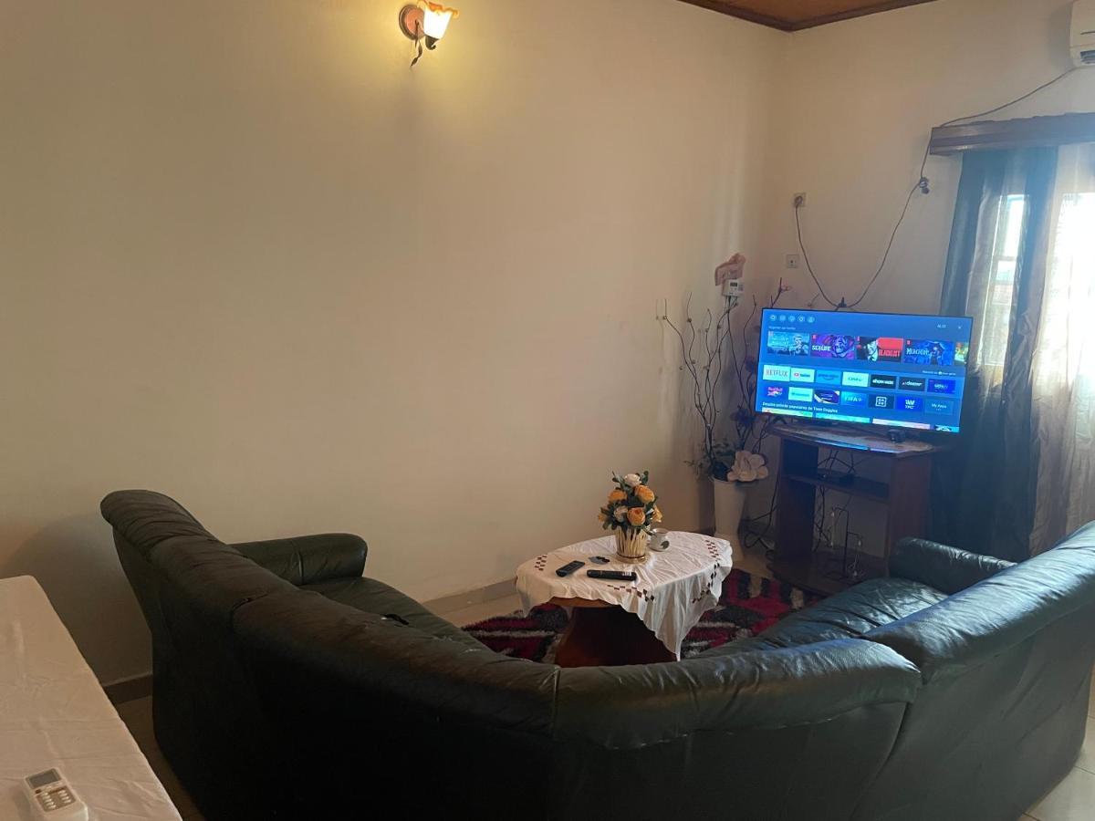 Km'S Cozy Spacious Calm Appart Meuble Yaounde Ngoại thất bức ảnh