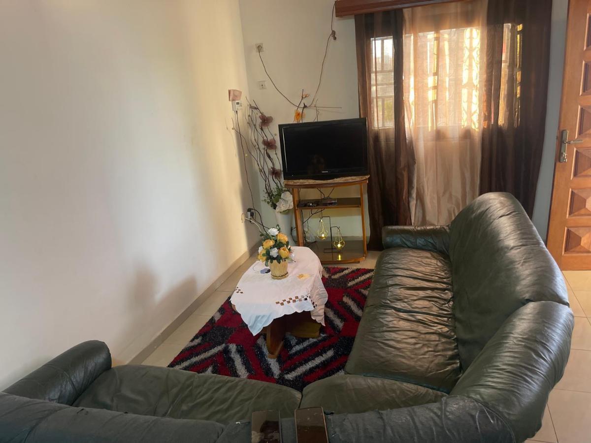 Km'S Cozy Spacious Calm Appart Meuble Yaounde Ngoại thất bức ảnh