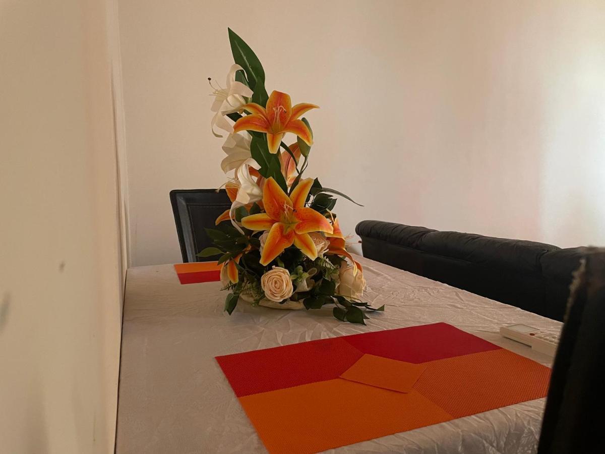 Km'S Cozy Spacious Calm Appart Meuble Yaounde Ngoại thất bức ảnh