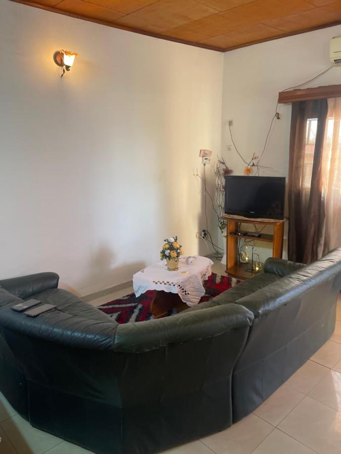 Km'S Cozy Spacious Calm Appart Meuble Yaounde Ngoại thất bức ảnh