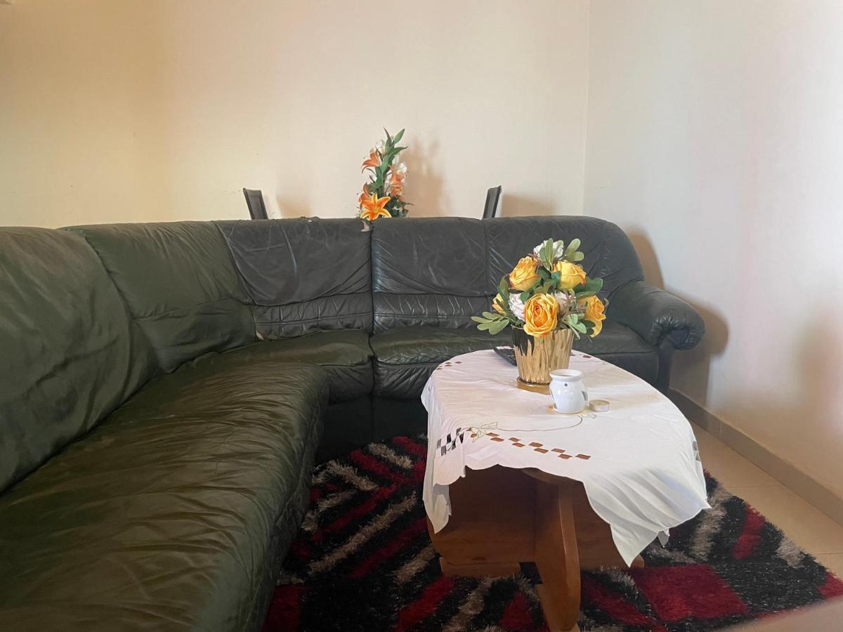 Km'S Cozy Spacious Calm Appart Meuble Yaounde Ngoại thất bức ảnh